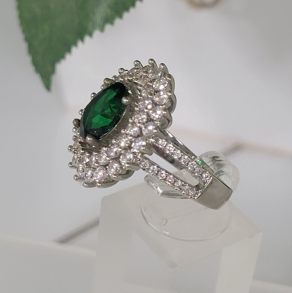 Sterling Silver Emerald Halo Cocktail Ring 💍 🥰 8 - Picture 6 of 8